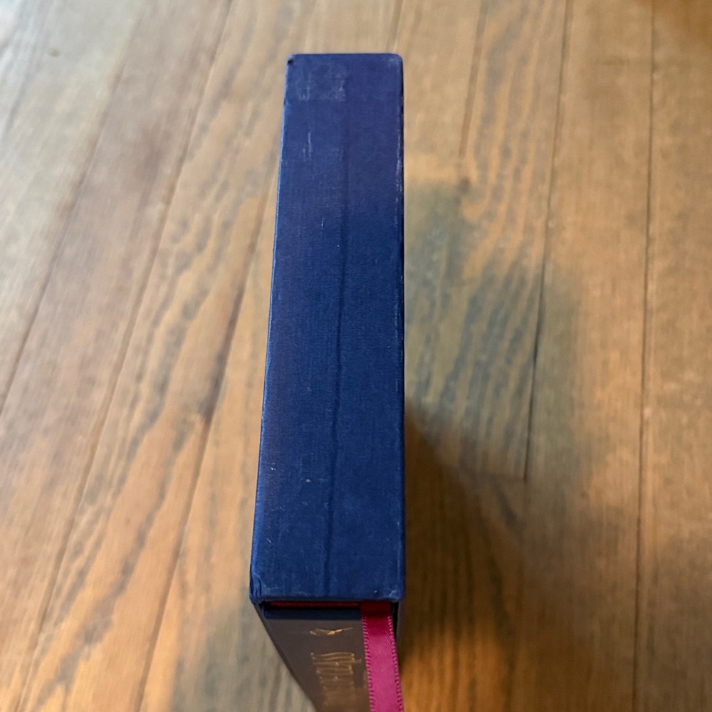 Throne of Glass Collectors Edition Hardcover Book - Picture 5 of 8